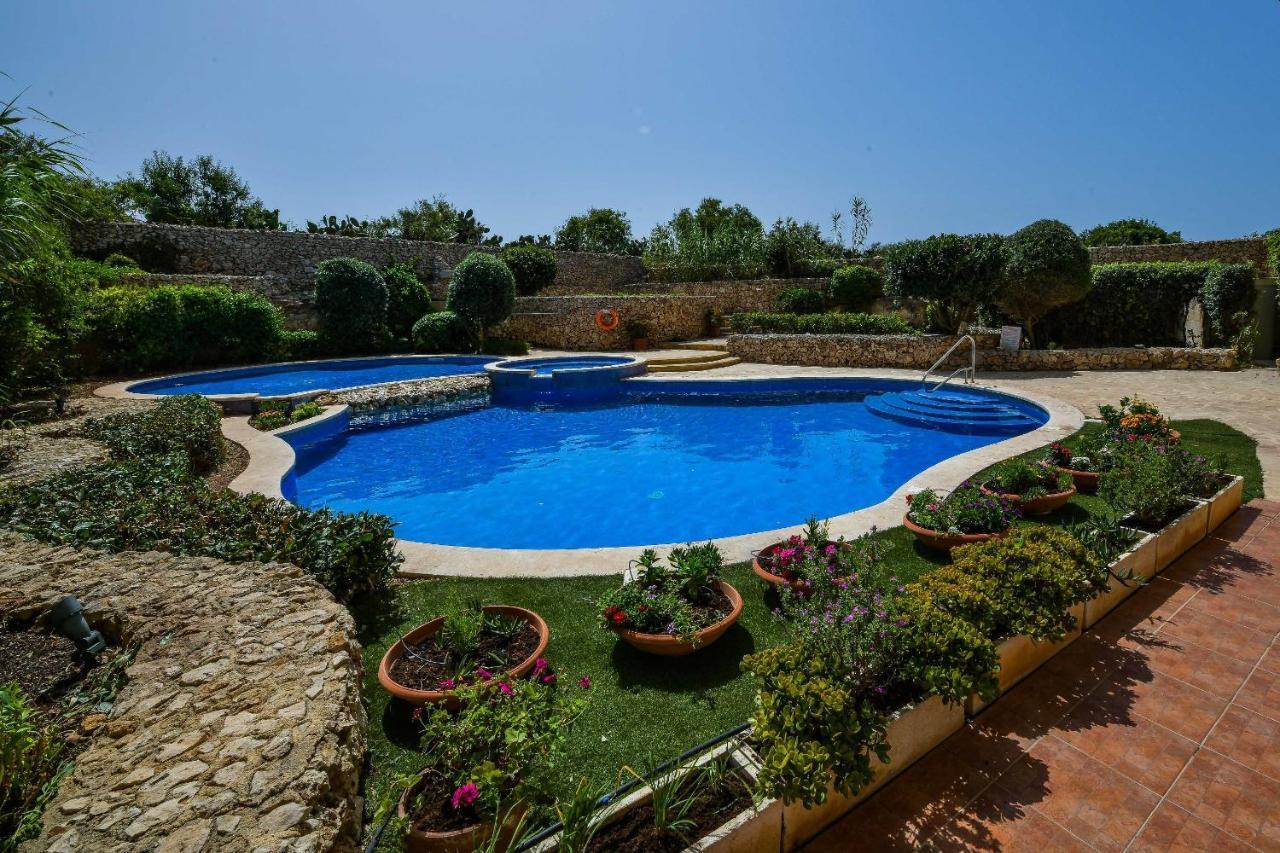 Gozo Spacious With Large Communal Pool *