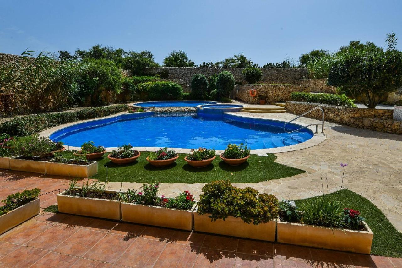 Gozo Spacious With Large Communal Pool Qala