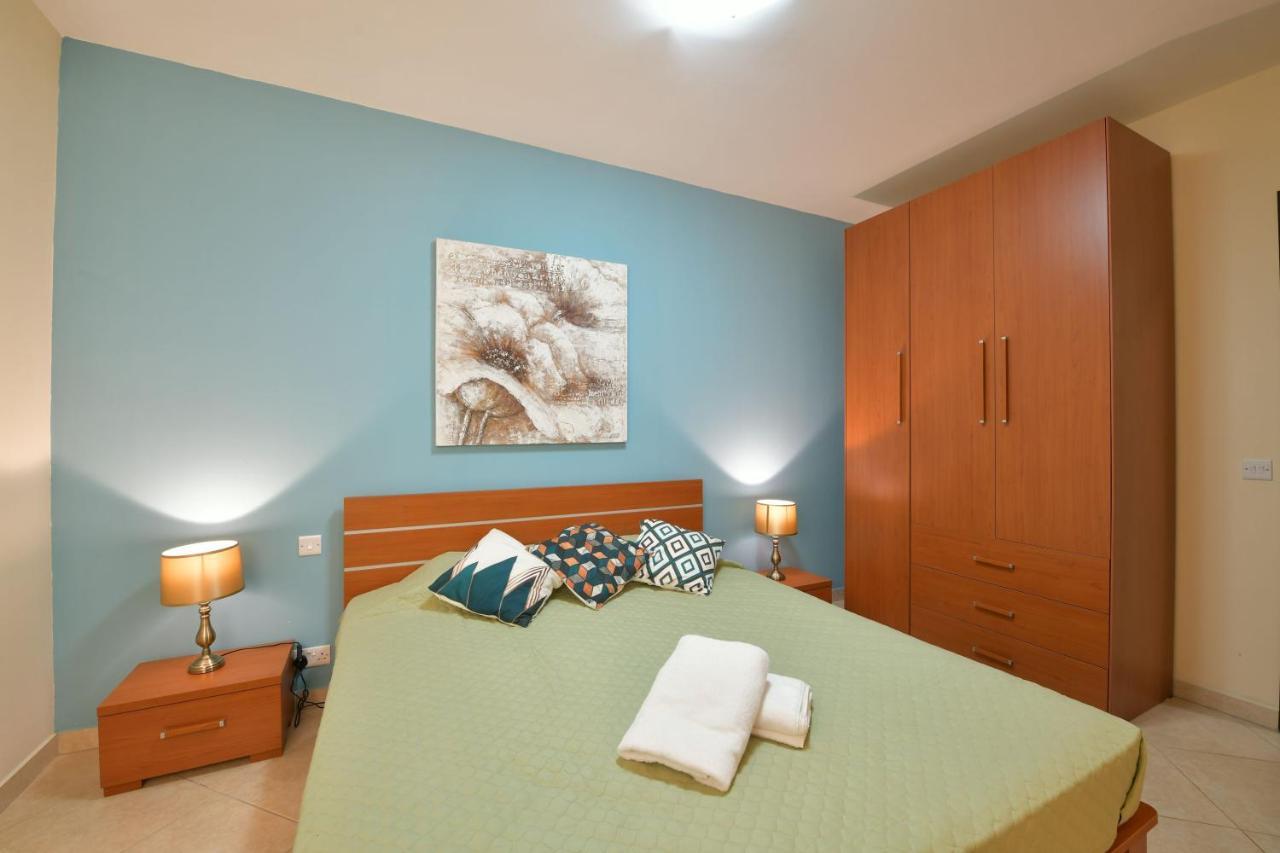 Gozo Spacious With Large Communal Pool *