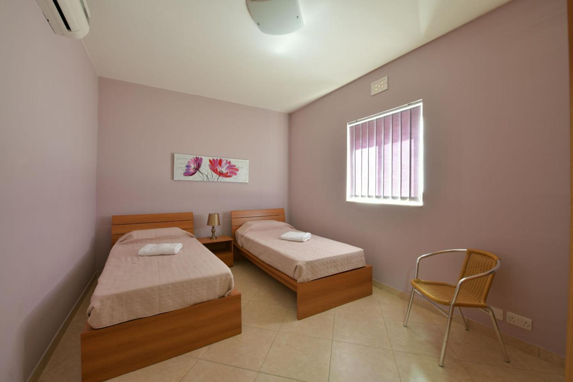 Gozo Spacious With Large Communal Pool Apartment *