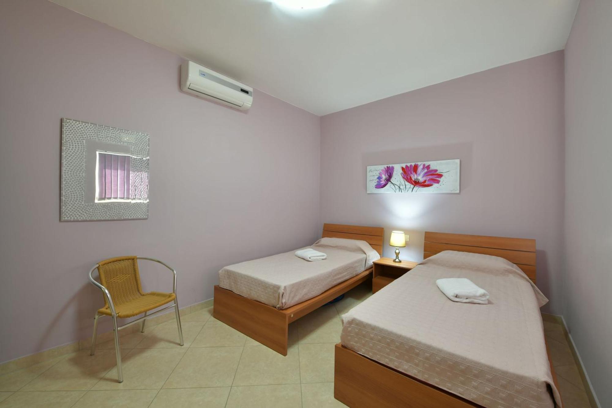 Gozo Spacious With Large Communal Pool * Qala