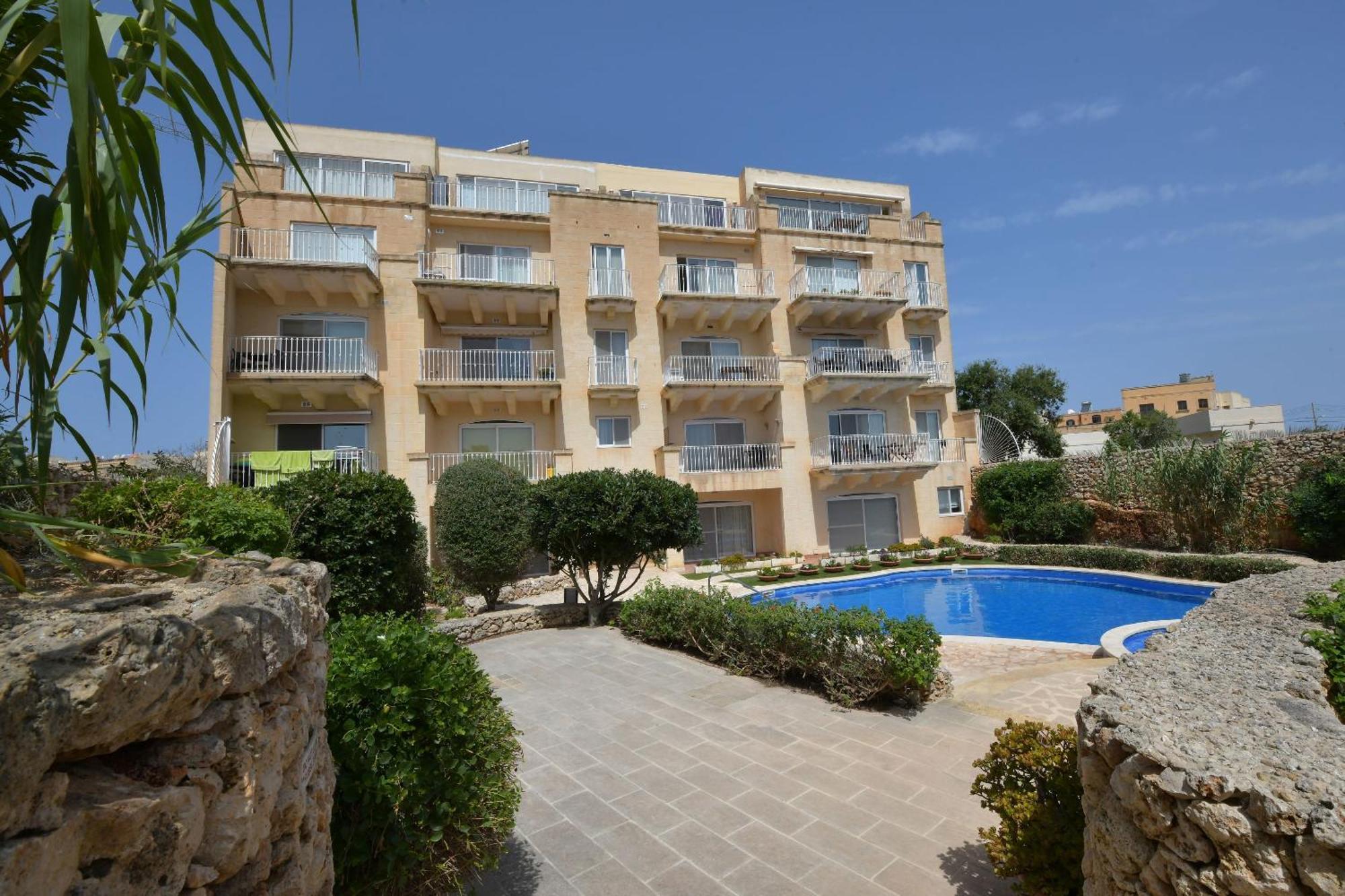 Gozo Spacious With Large Communal Pool * Qala